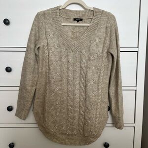 RW&CO oatmeal cable tunic sweater in XS with pearl beading and rounded hem. EUC